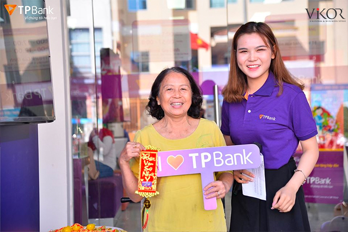 Thiết kế áo thun ngân hàng TPBank với màu tím đơn giản