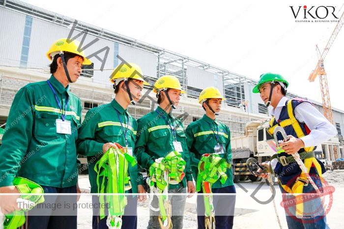 đai phản quang đi kèm áo khoác công nhân