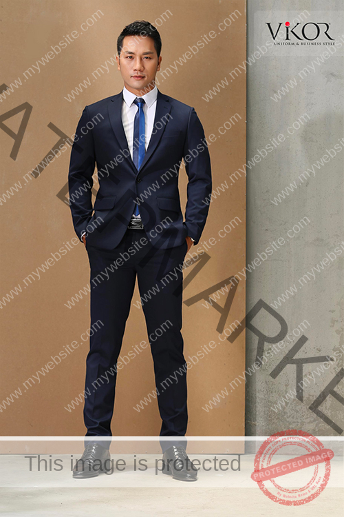 Mẫu vest được Vikor gợi ý cho nhân viên nam với tông màu xanh đen được may theo số đo để thiết kế được vừa vặn với cơ thể nhất Mẫu vest được Vikor gợi ý cho nhân viên nam với tông màu xanh đen được may theo số đo để thiết kế được vừa vặn với cơ thể nhất