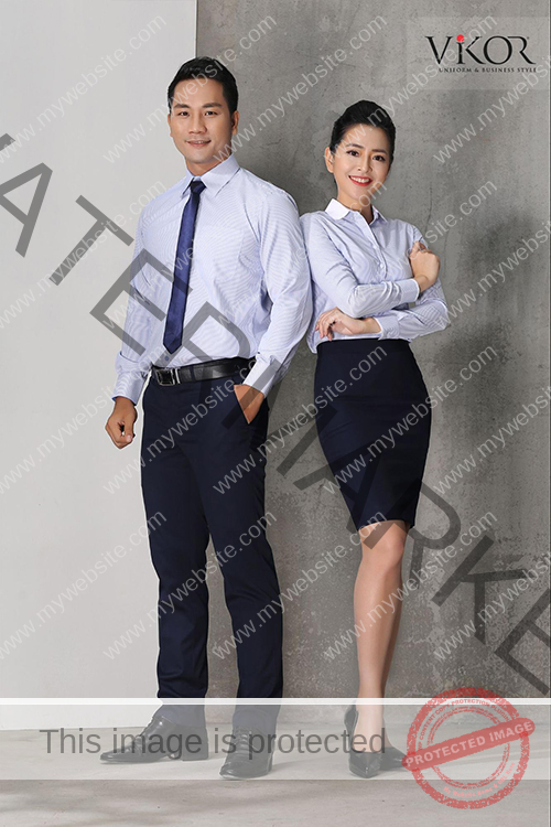 Chân váy và quần tây được thiết kế với màu xanh đen đồng bộ với vest Chân váy và quần tây được thiết kế với màu xanh đen đồng bộ với vest