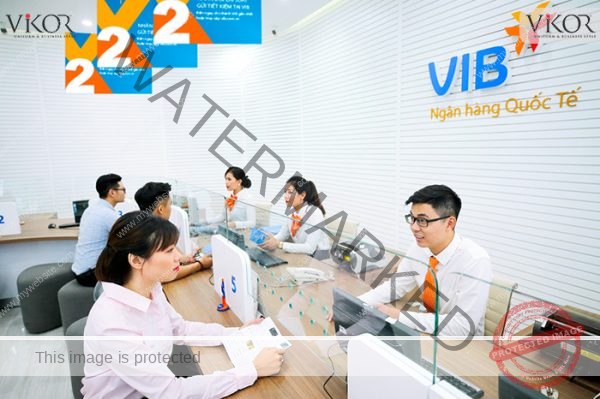 Thiết kế vest đồng phục và sơ mi bên trong của VIB khá đơn giản