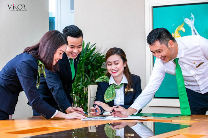 Đồng phục Vietcombank thoải mái giúp nhân viên làm việc hiệu quả